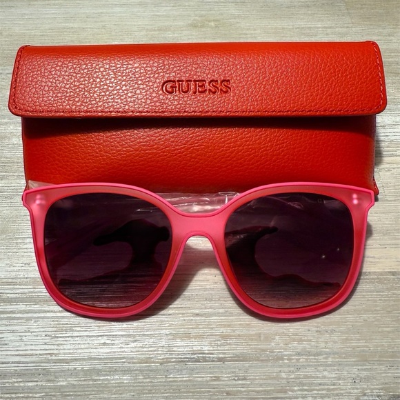 Guess Pink Sunglasses Full Rim Rectangular Shape - New With Case - Picture 2 of 9